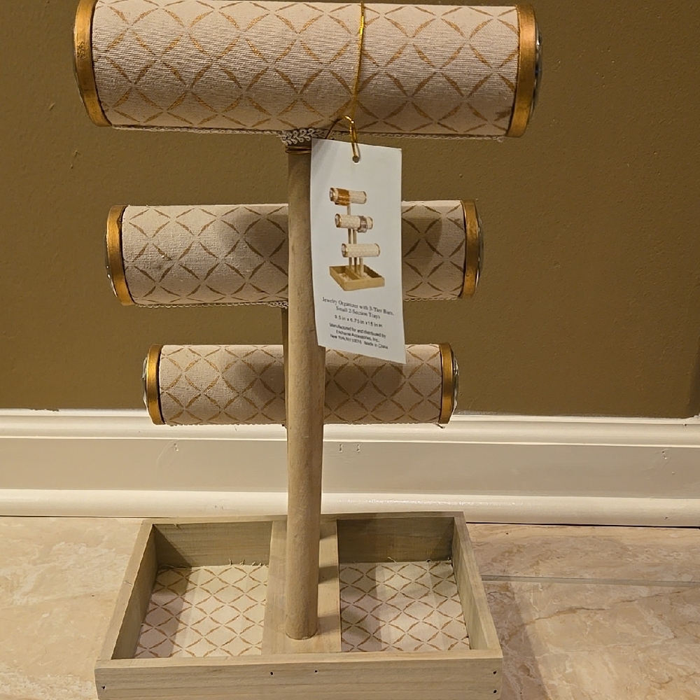 Elegant Gold and Cream Jewelry Bar - Picture 7 of 15